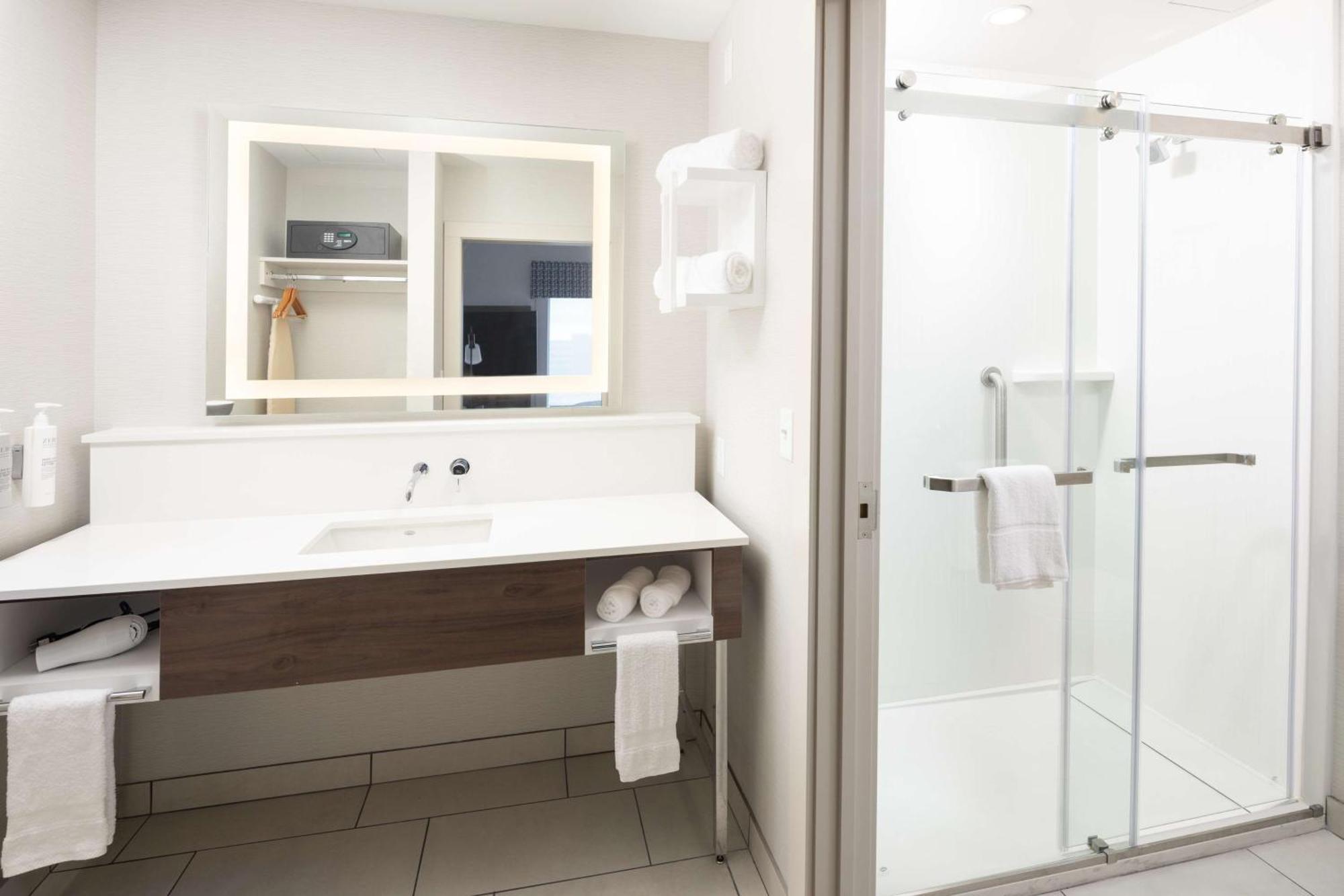 Hampton Inn & Suites Rochester Downtown Экстерьер фото